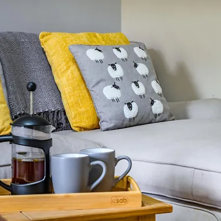 2 Bed In Oc-87481 Apartment